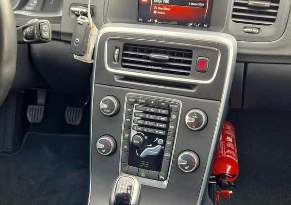 Volvo V60 cena 55900 przebieg: 186900, rok produkcji 2018 z Resko małe 781